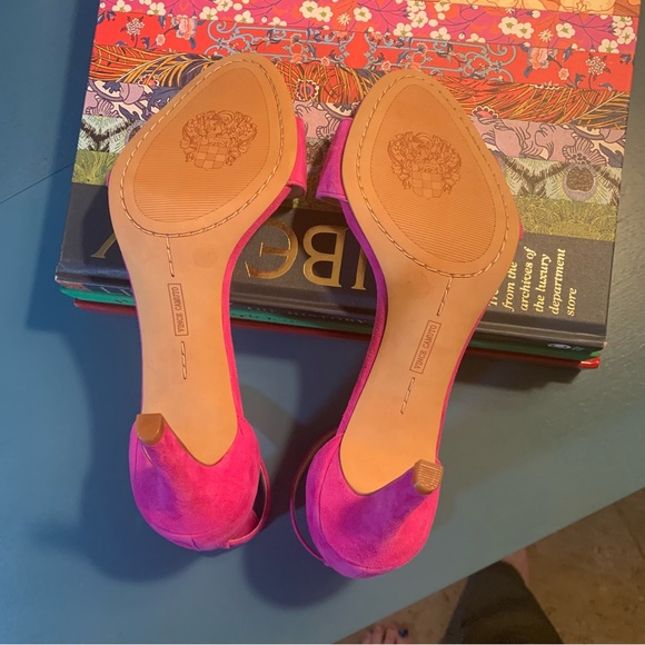 VINCE CAMUTO SUEDE SANDALS - Picture 4 of 4